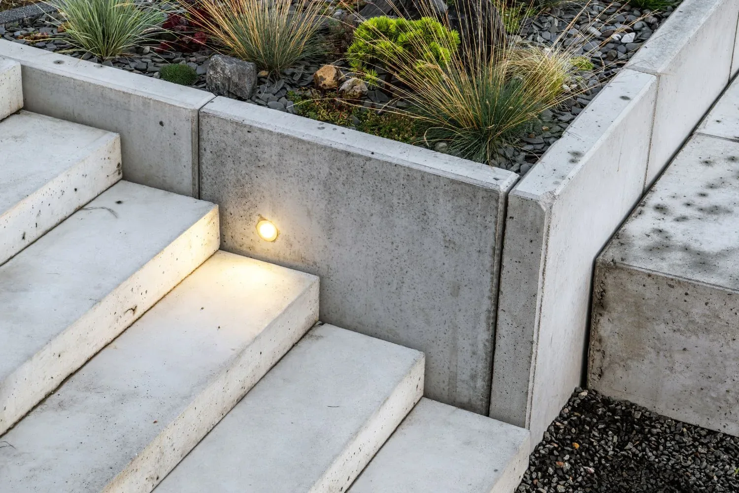 Concrete steps detail showing finish and edge work